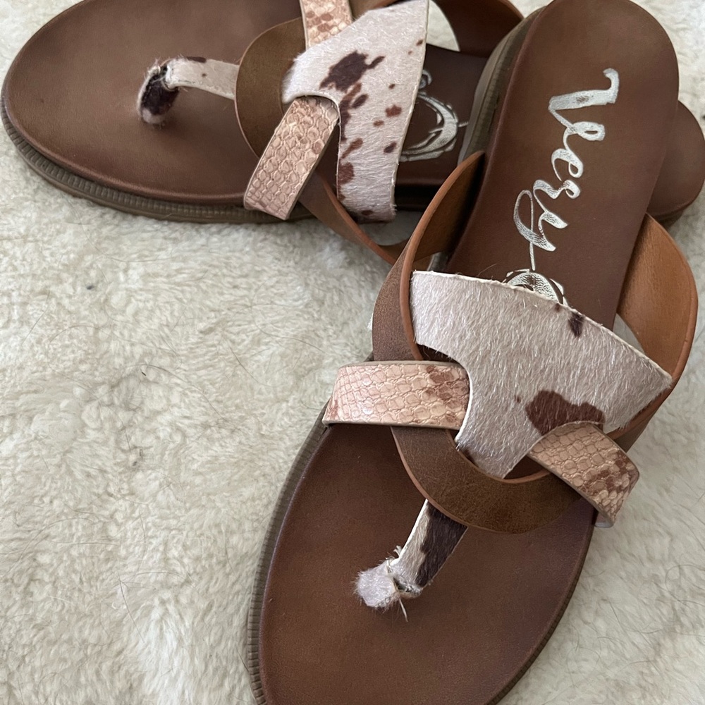 Very G Brown and Cream Cowhide Sandals